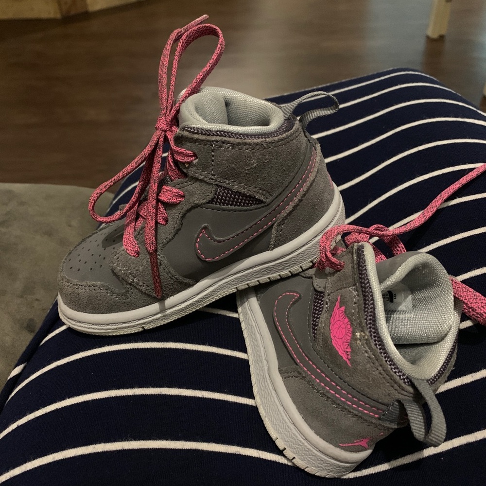 Like new, Nike Air Jordan tennis shoes, size 5c